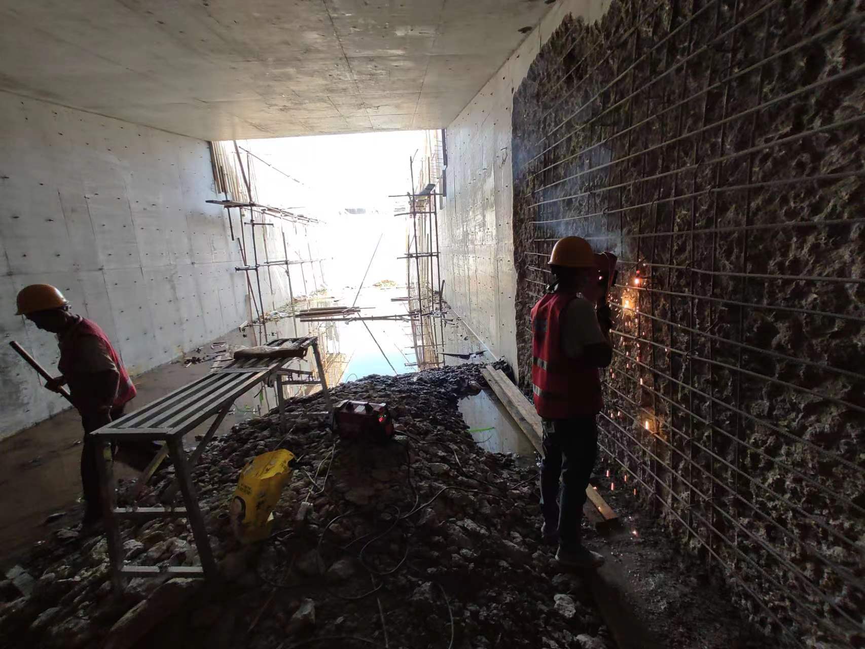 湘阴挖断承重墙导致楼体开裂，加固施工方案出炉